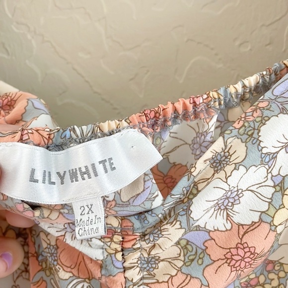 Lily White Floral Front Scrunched‎ Top - Picture 5 of 6